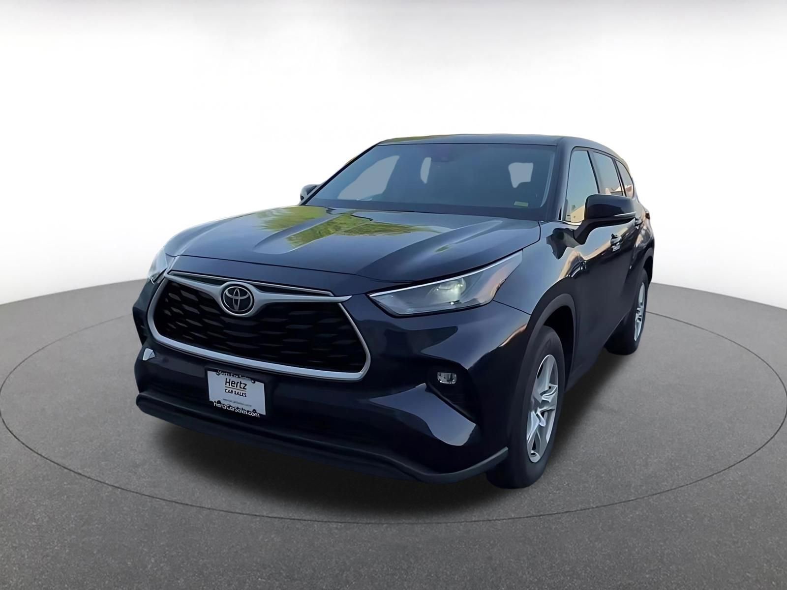 Used 2025 Toyota Highlander LE FWD image 7