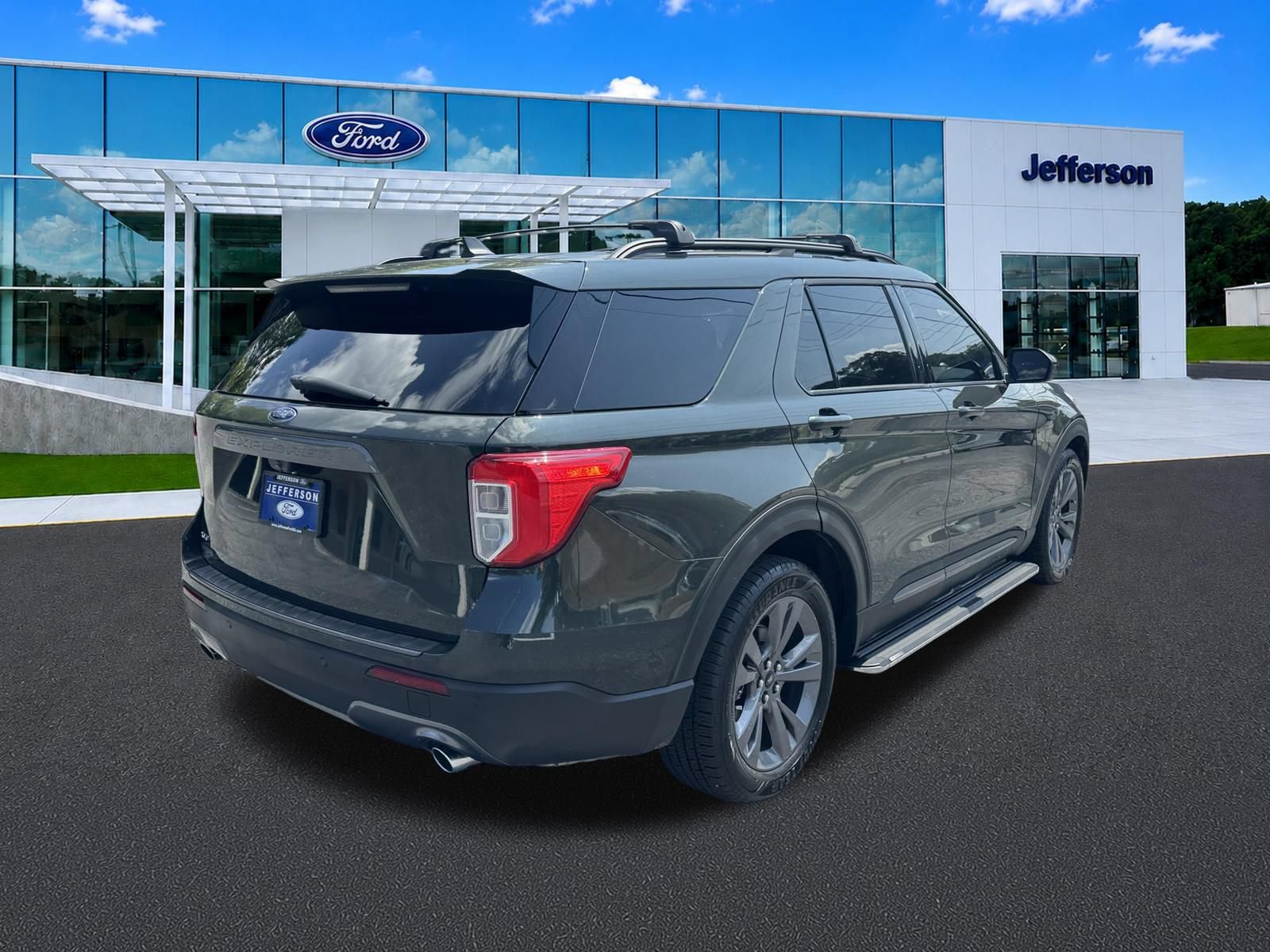 Used 2022 Ford Explorer XLT w/ Equipment Group 202A RWD image 7