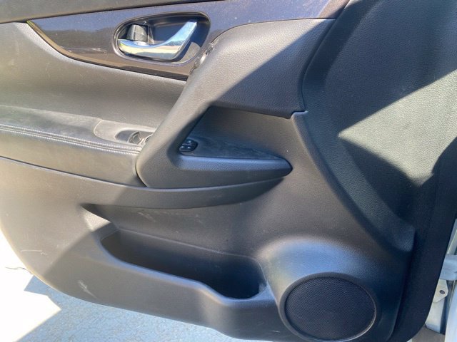 Used 2018 Nissan Rogue SV AWD/4WD image 25