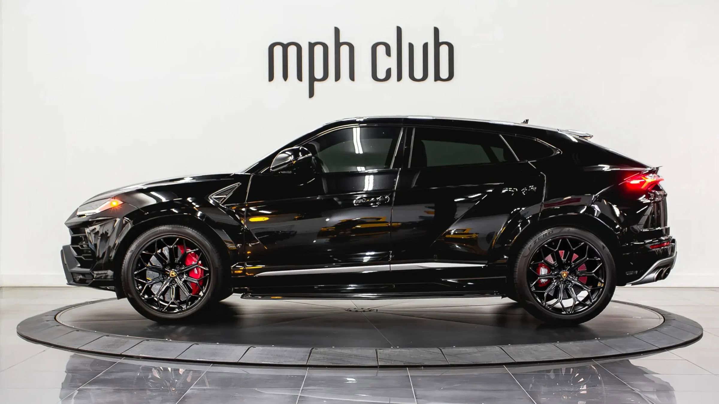 Used 2021 Lamborghini Urus image 3