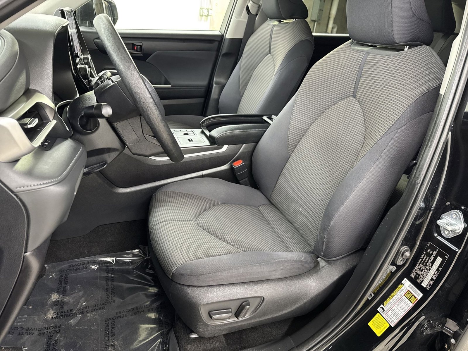 Used 2023 Toyota Highlander L image 17