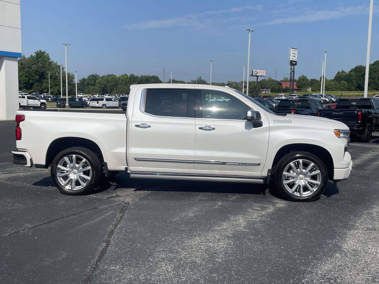 Certified 2025 Chevrolet Silverado 1500 High Country w/ High Country Premium Package AWD/4WD image 2
