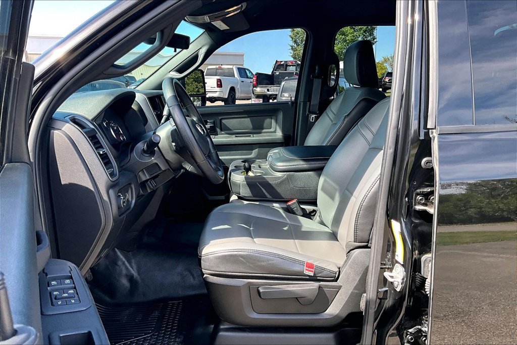 Used 2025 RAM 2500 Tradesman w/ Chrome Appearance Group AWD/4WD image 22