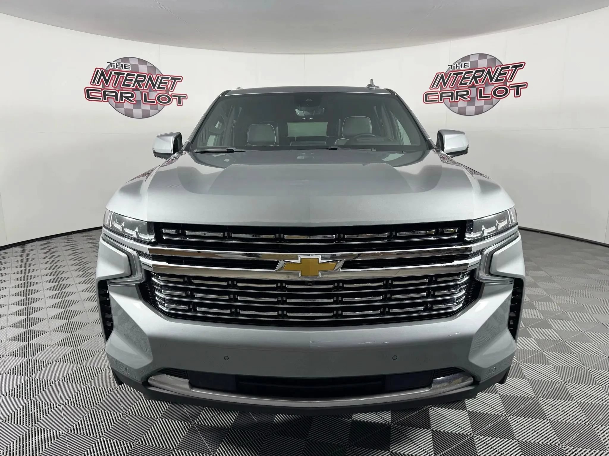 Used 2024 Chevrolet Suburban Premier AWD/4WD image 2