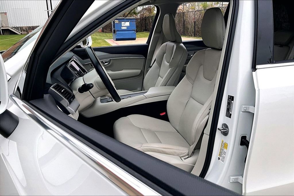 Used 2023 Volvo XC90 B5 Core w/ Climate Package image 32