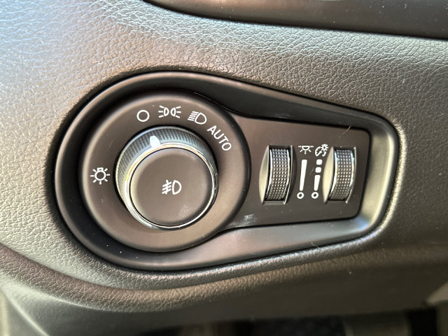 Used 2022 Jeep Renegade Latitude AWD/4WD image 23