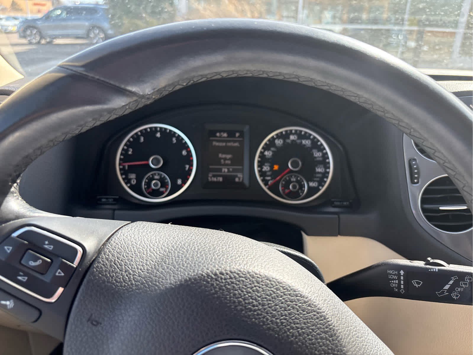 Used 2017 Volkswagen Tiguan S image 7