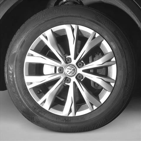 Used 2018 Volkswagen Tiguan S image 15