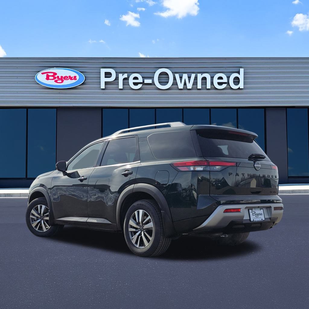 Used 2023 Nissan Pathfinder SL w/ Black Appearance Package image 5