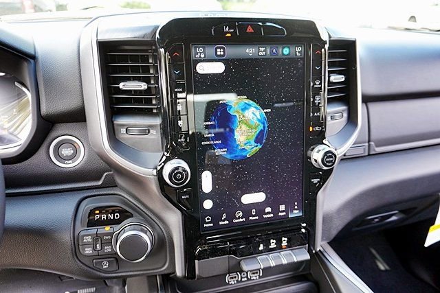 New 2026 RAM 1500 4x4 Crew Cab image 32
