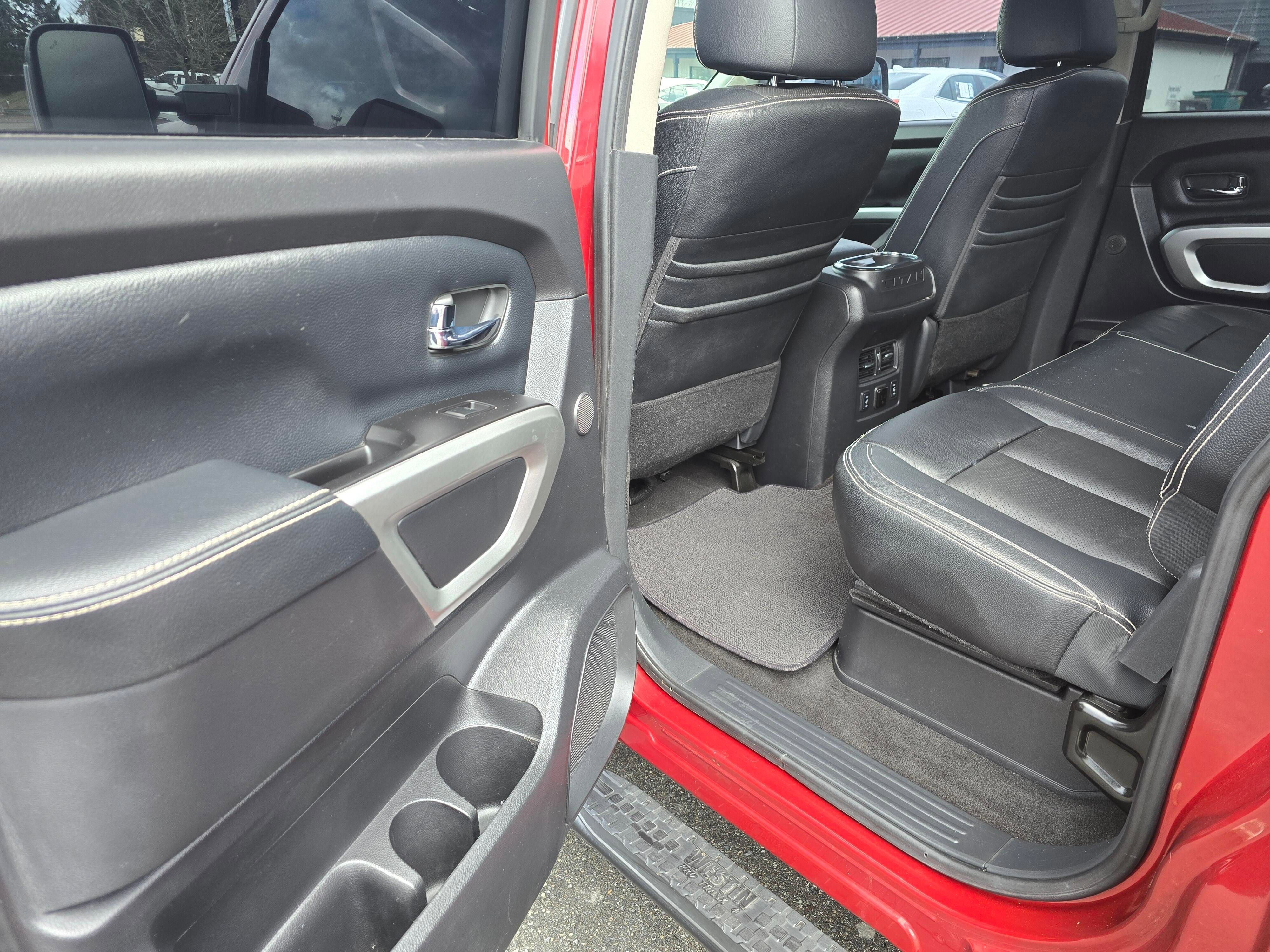 Used 2018 Nissan Titan PRO-4X w/ Pro-4x Convenience Package AWD/4WD image 30