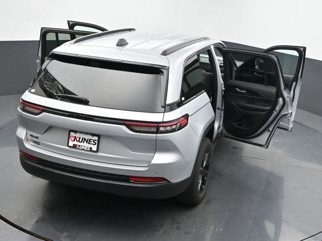 Used 2024 Jeep Grand Cherokee Altitude image 66