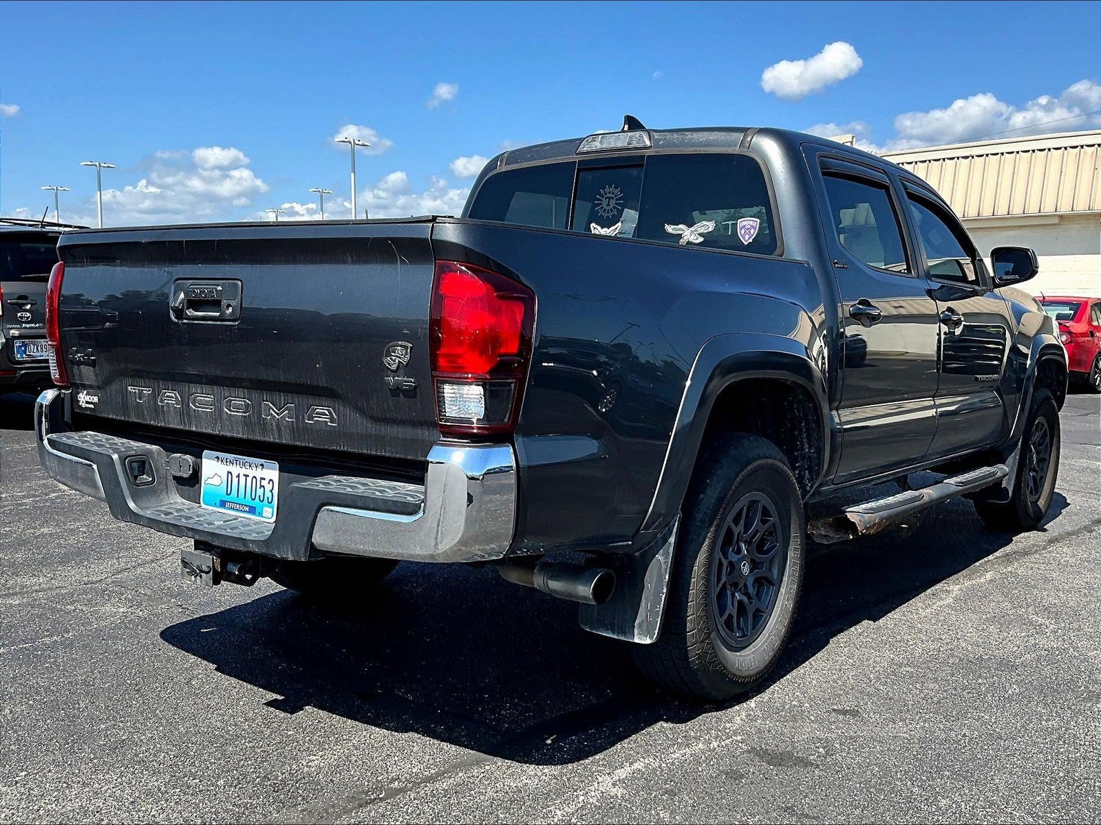 Used 2018 Toyota Tacoma SR5 AWD/4WD image 6