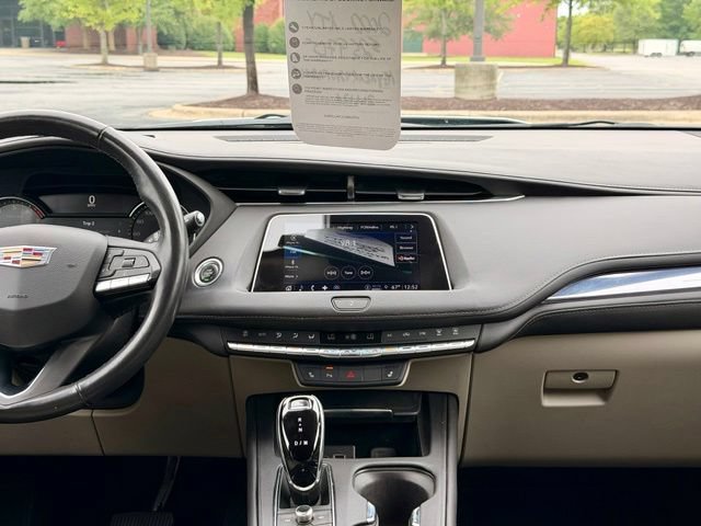 Certified 2022 Cadillac XT4 Luxury w/ Cold Weather Package FWD image 23