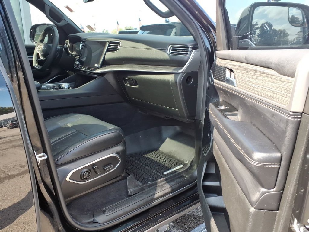 Used 2022 Jeep Wagoneer Series III w/ Premium Group I AWD/4WD image 25