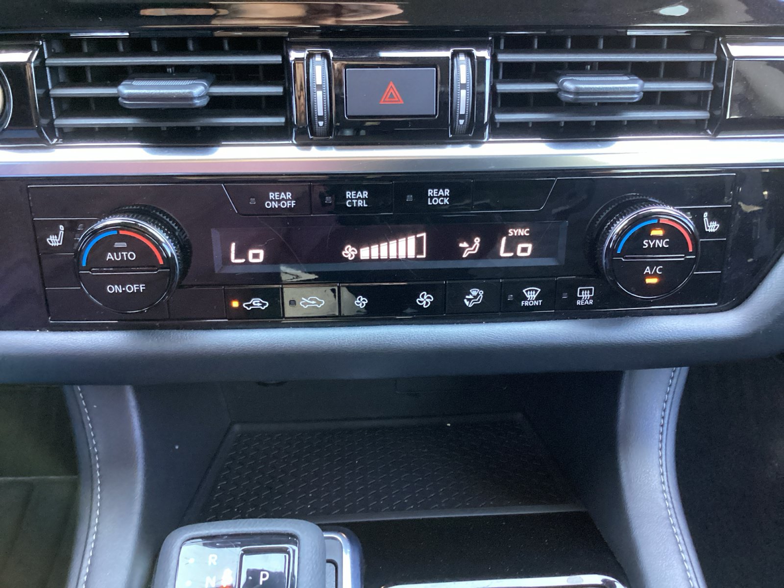 Used 2024 Nissan Pathfinder SV FWD image 22
