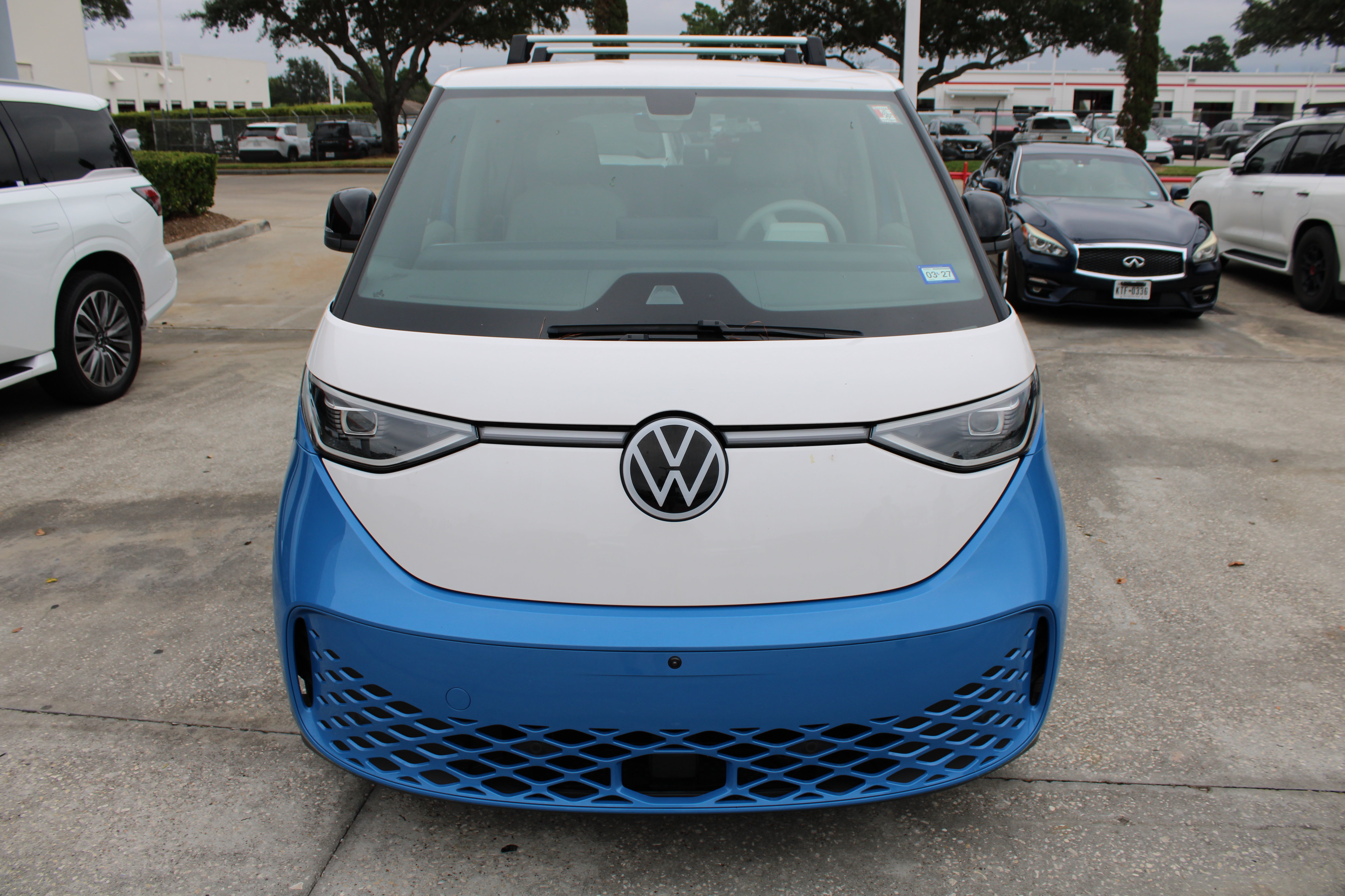 Used 2025 Volkswagen ID. Buzz 1st Edition AWD/4WD image 3