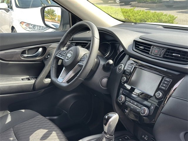 Used 2019 Nissan Rogue SV w/ Premium Package image 32