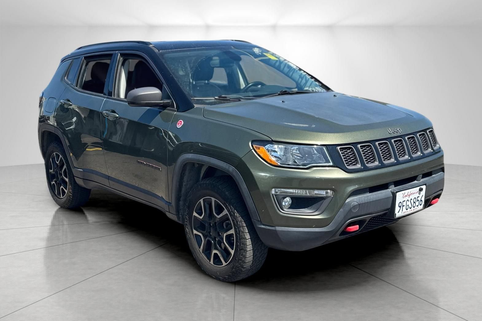Used 2019 Jeep Compass Trailhawk AWD/4WD image 1
