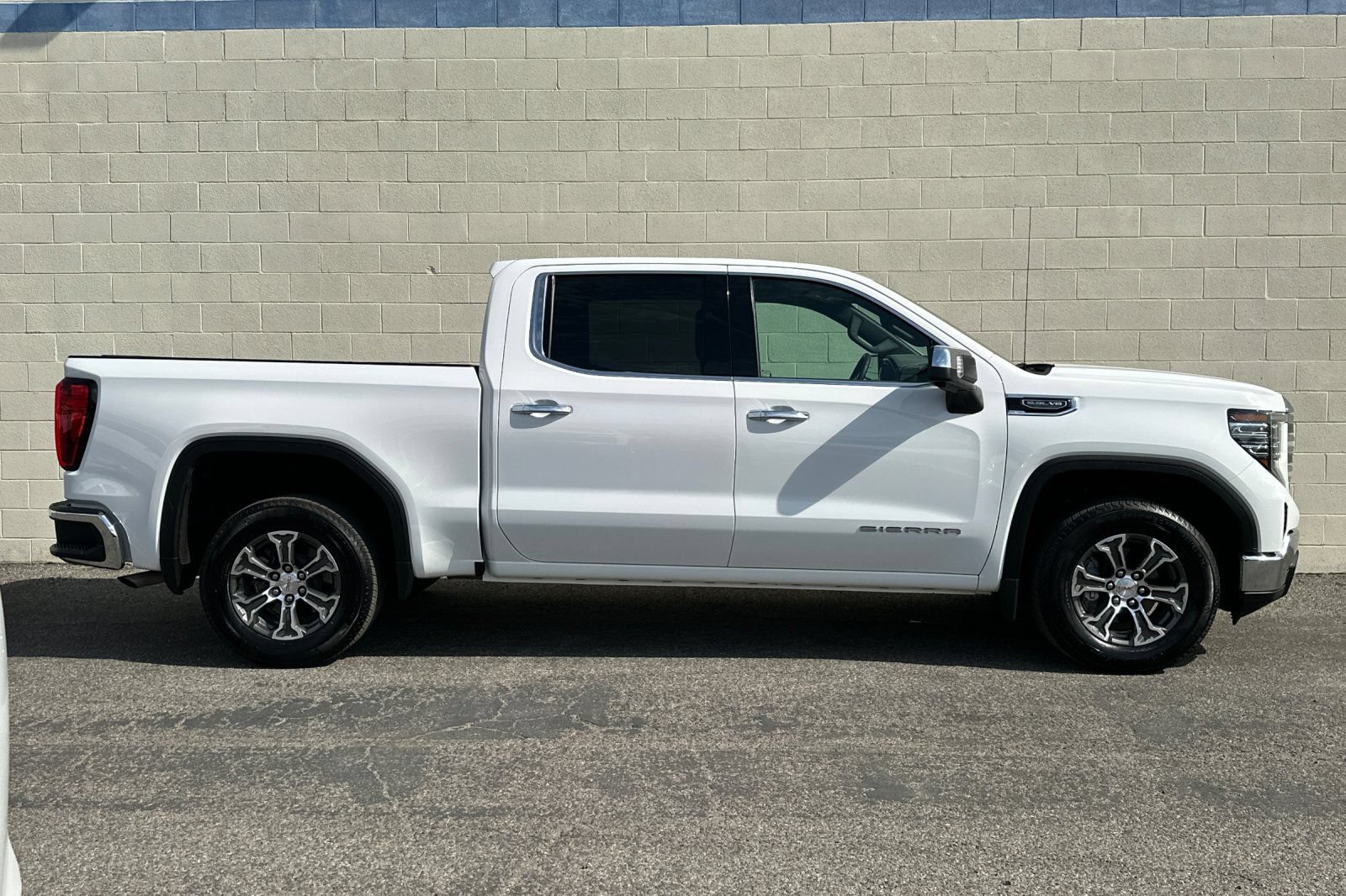 Certified 2026 GMC Sierra 1500 SLT RWD image 3