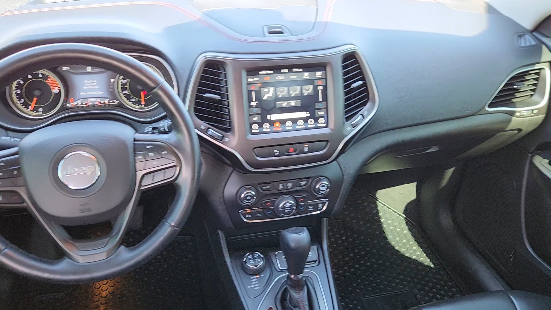 Used 2021 Jeep Cherokee Trailhawk AWD/4WD image 27