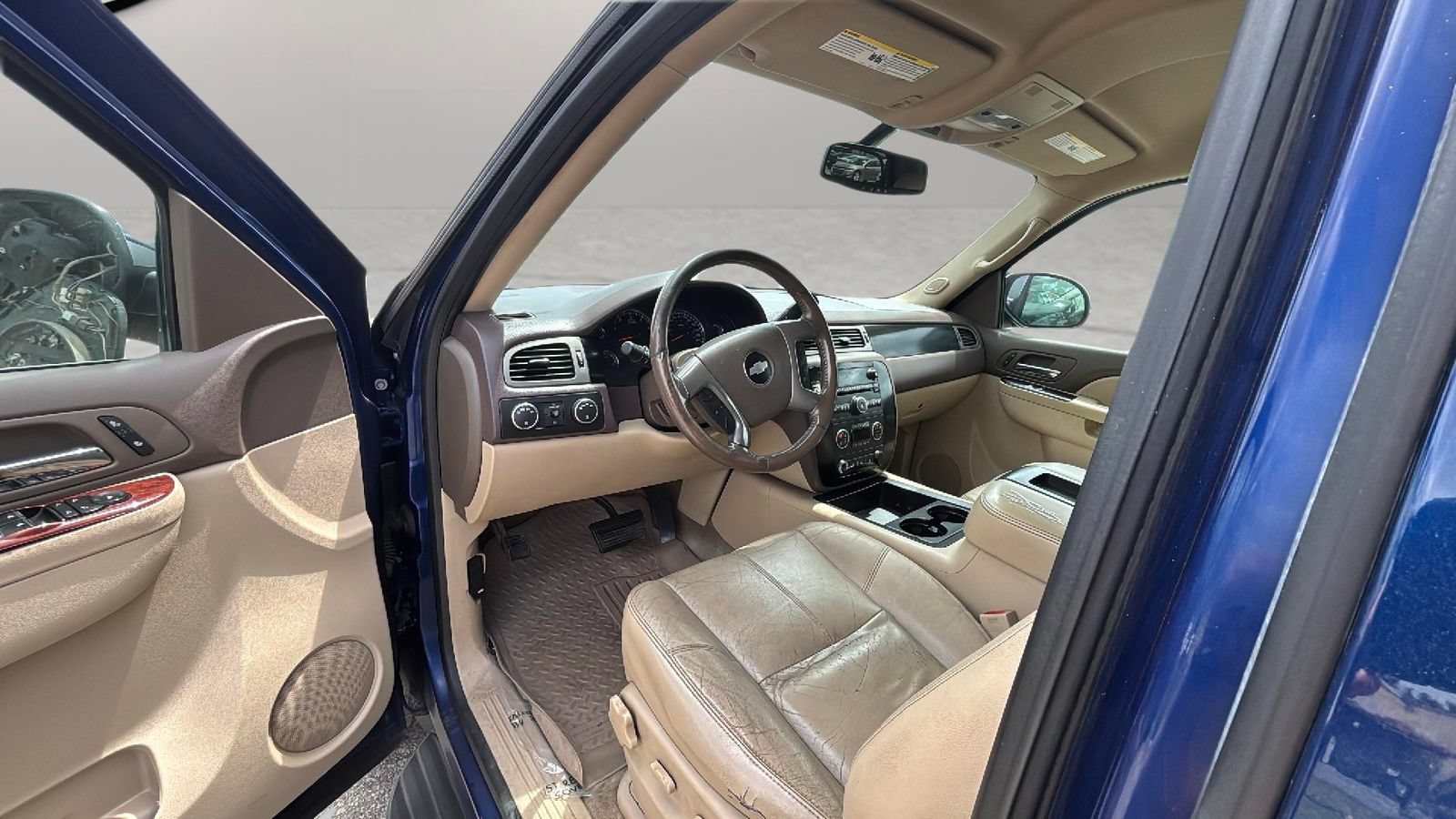 Used 2013 Chevrolet Avalanche LT w/ All-Star Edition AWD/4WD image 17