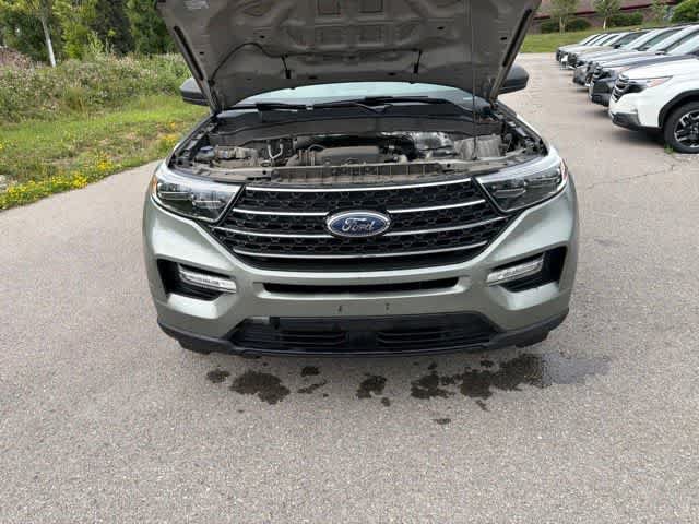Used 2020 Ford Explorer XLT w/ Equipment Group 202A AWD/4WD image 3