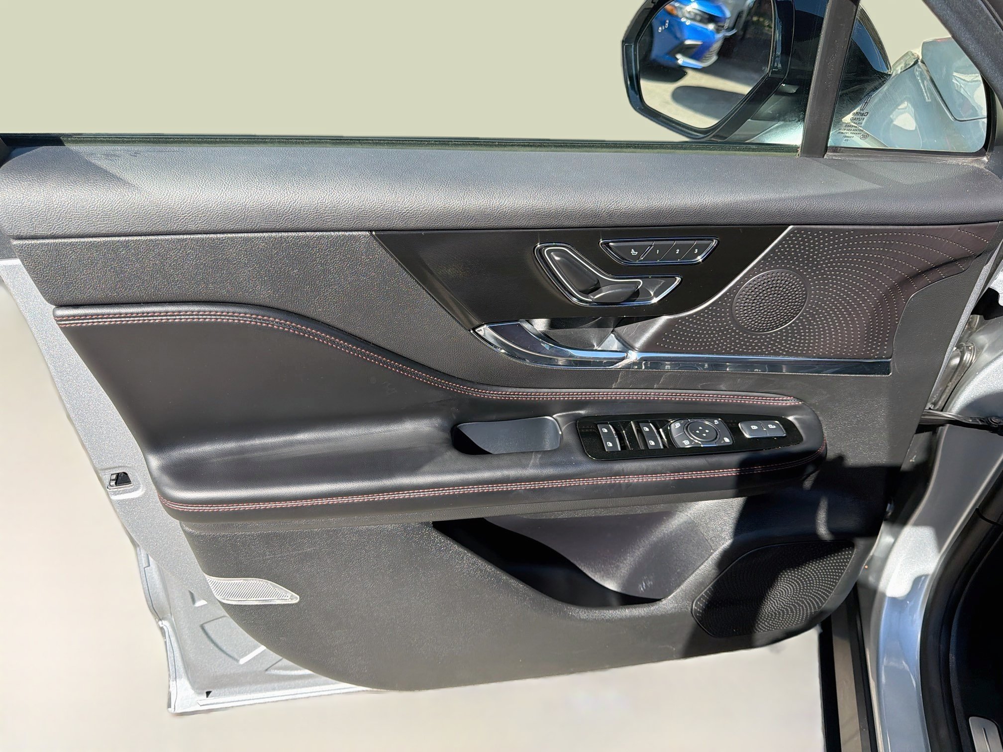 Used 2023 Lincoln Corsair Reserve w/ Jet Appearance Package FWD image 18