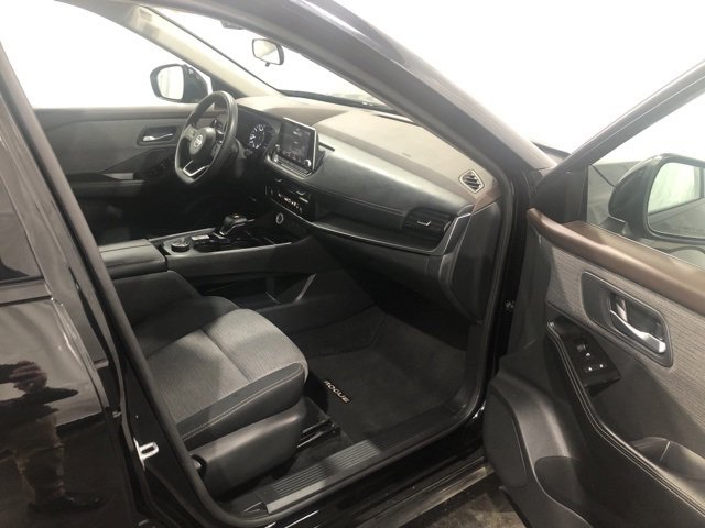 Used 2021 Nissan Rogue SV image 11