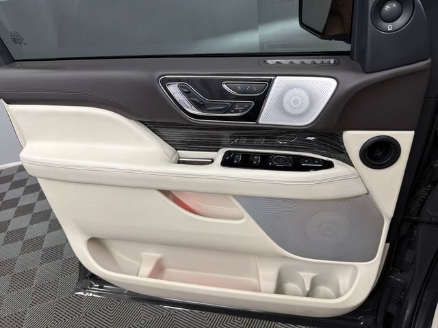 Used 2024 Lincoln Navigator Black Label AWD/4WD image 32