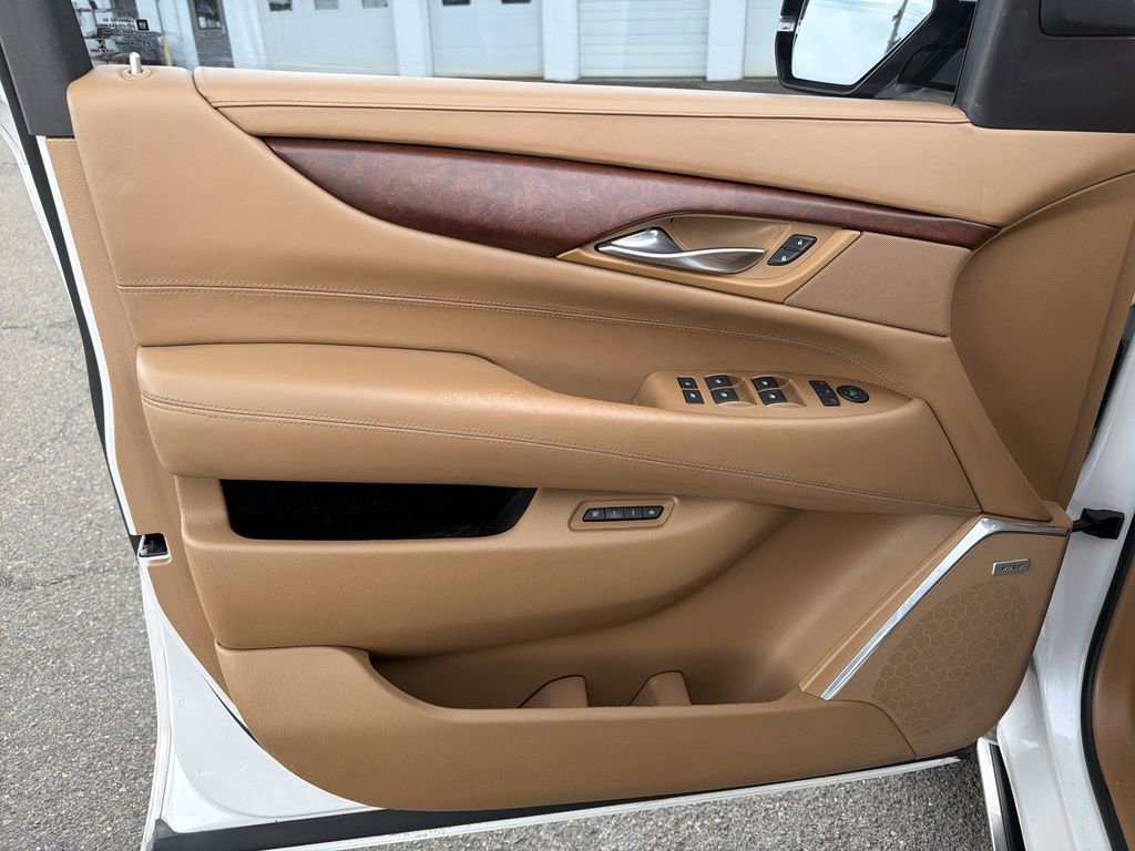 Used 2016 Cadillac Escalade ESV Platinum AWD/4WD image 10