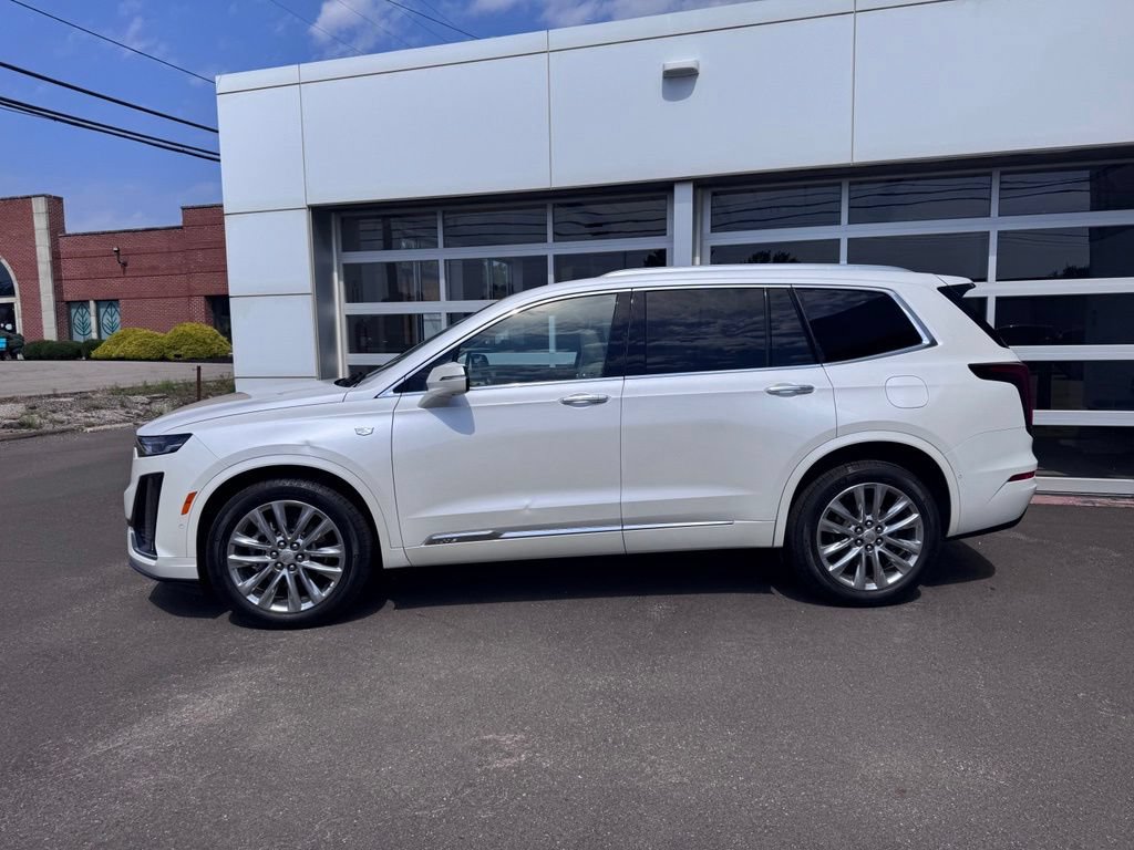 Used 2022 Cadillac XT6 Premium Luxury w/ Technology Package AWD/4WD image 3