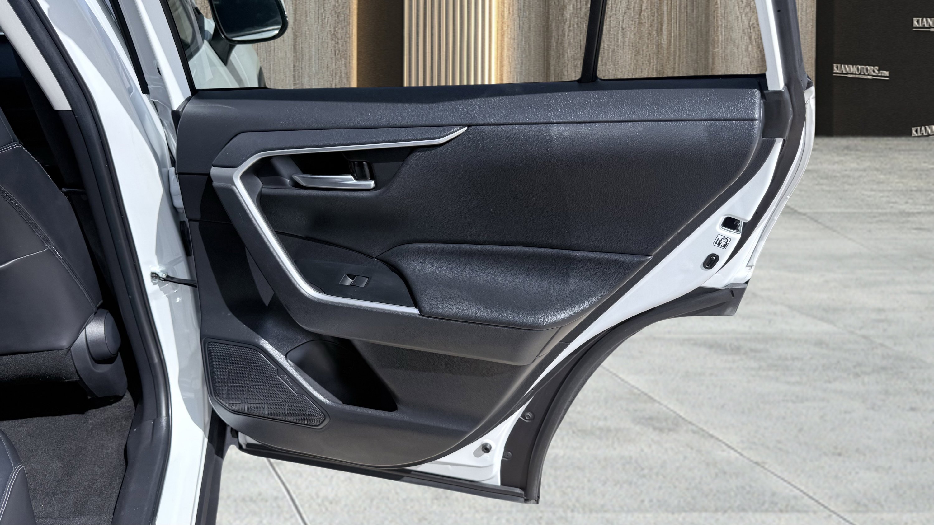 Used 2019 Toyota RAV4 XLE Premium image 41