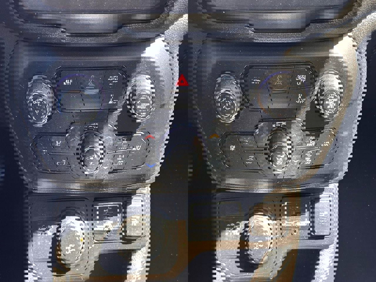 Used 2023 Jeep Renegade Latitude image 26