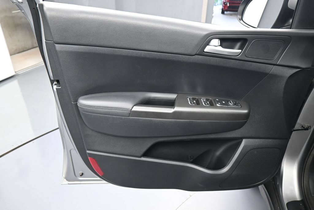 Used 2022 Kia Sportage LX FWD image 12