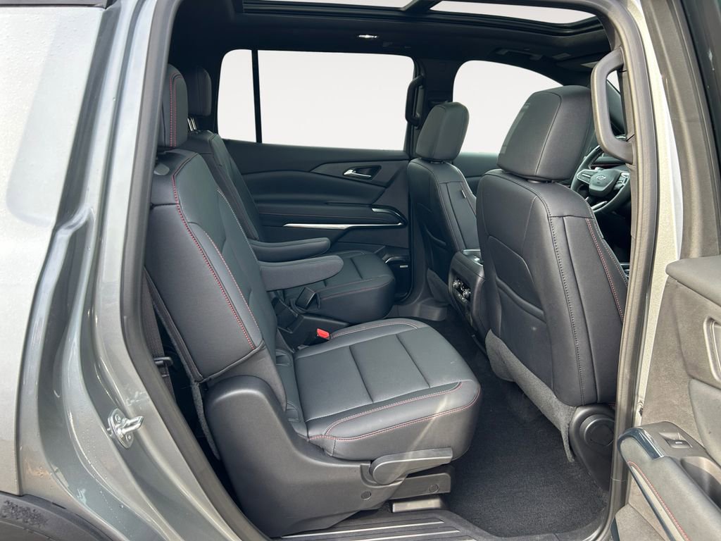 Used 2025 Chevrolet Traverse Z71 image 11