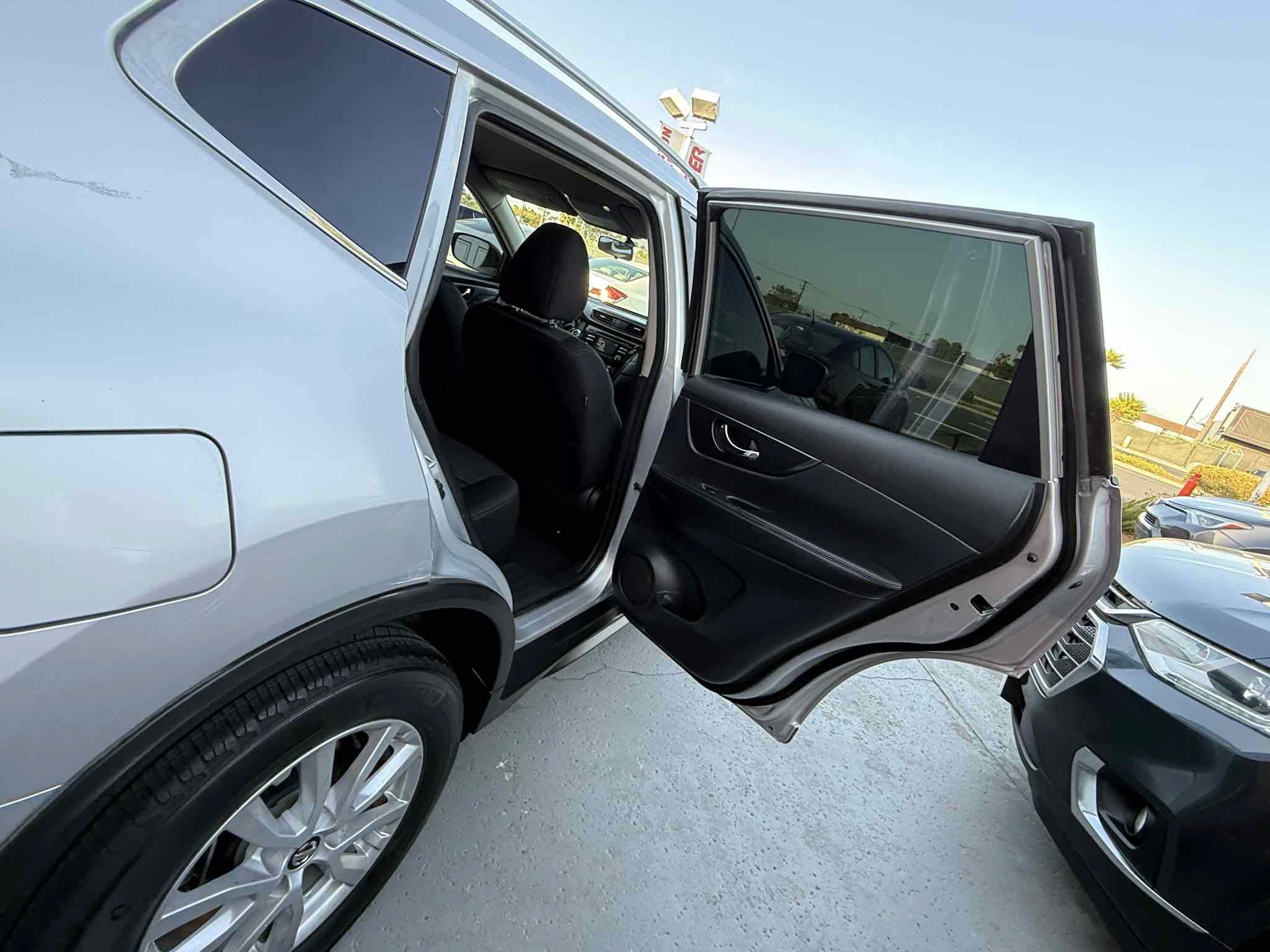 Used 2017 Nissan Rogue SV FWD image 50