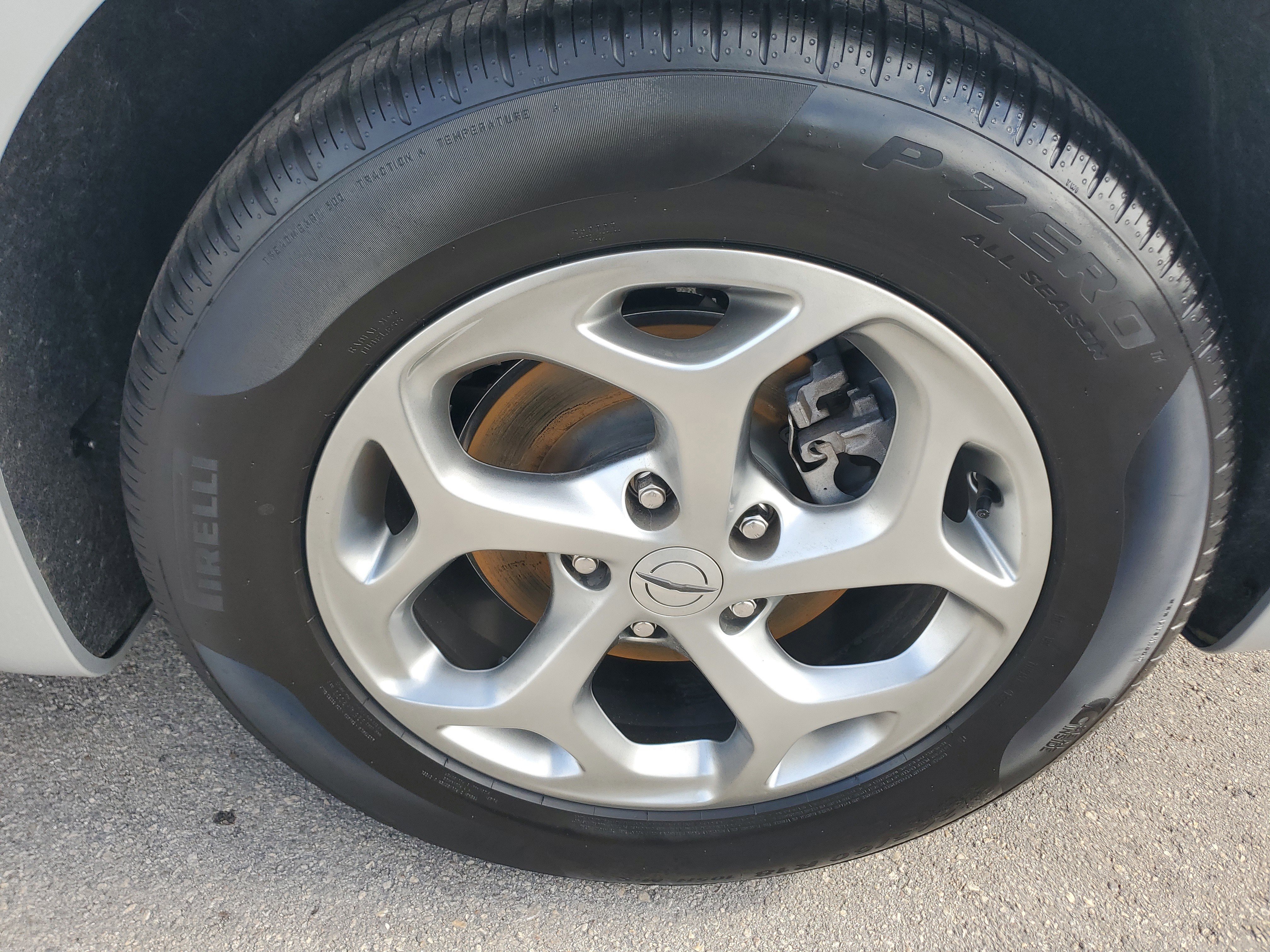 Used 2023 Chrysler Pacifica Limited w/ Uconnect Theater Family Group image 31