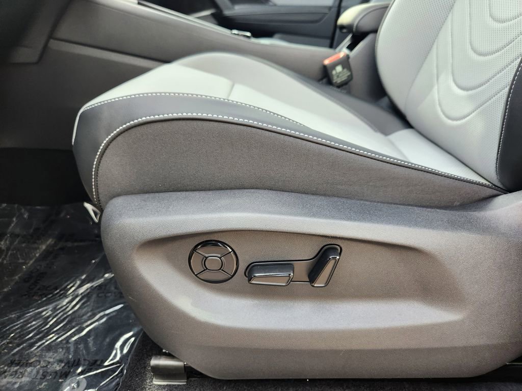 New 2026 Volkswagen Tiguan SE R-Line image 14