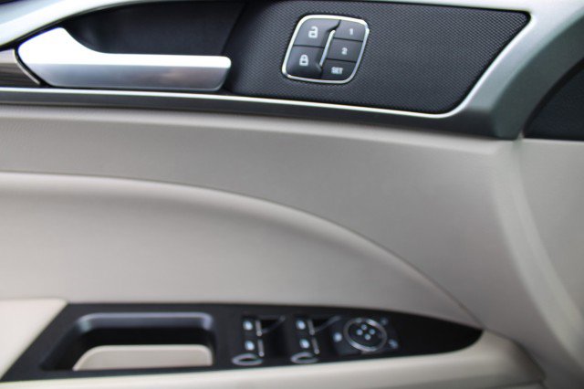 Used 2020 Ford Fusion SEL image 22