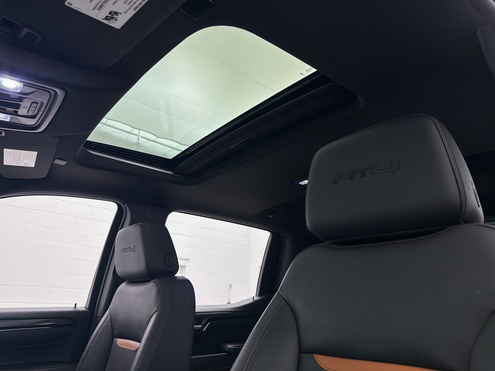 Used 2024 GMC Sierra 1500 AT4 w/ Technology Package image 3