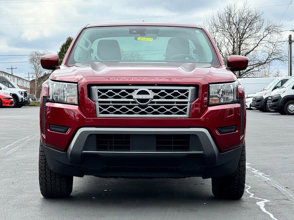 Used 2023 Nissan Frontier SV image 2