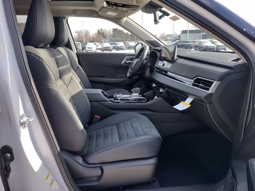 New 2026 Mitsubishi Outlander SE image 12