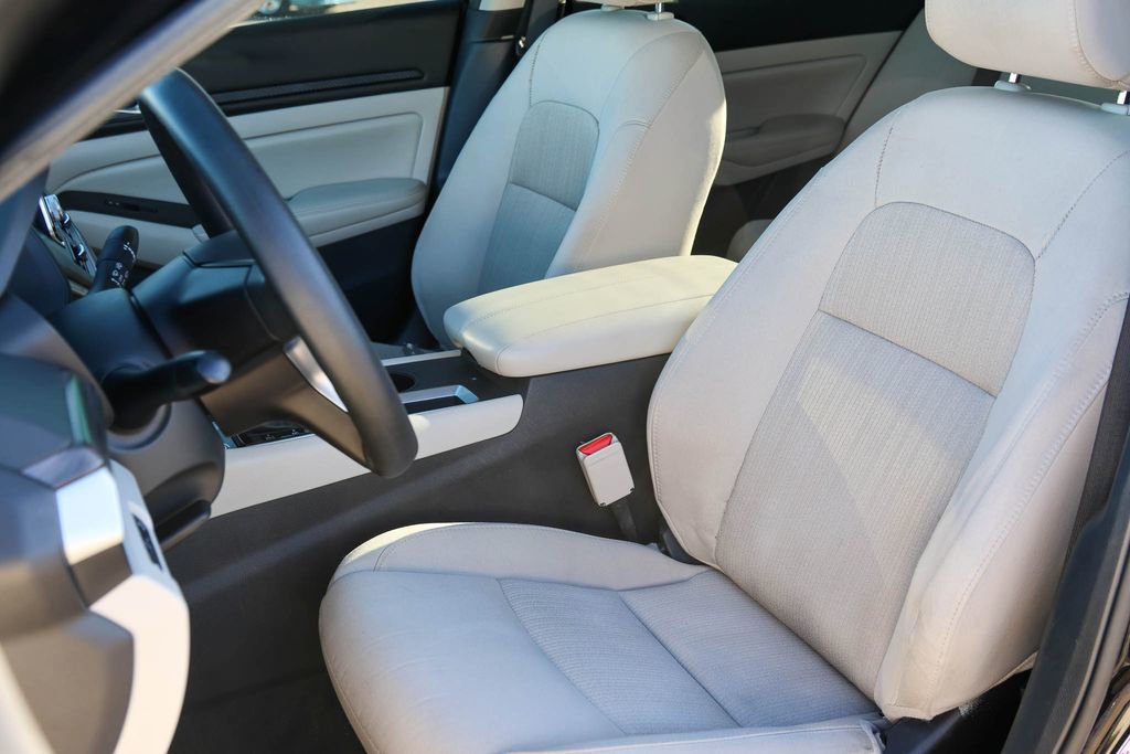 Used 2025 Nissan Altima 2.5 SV image 10