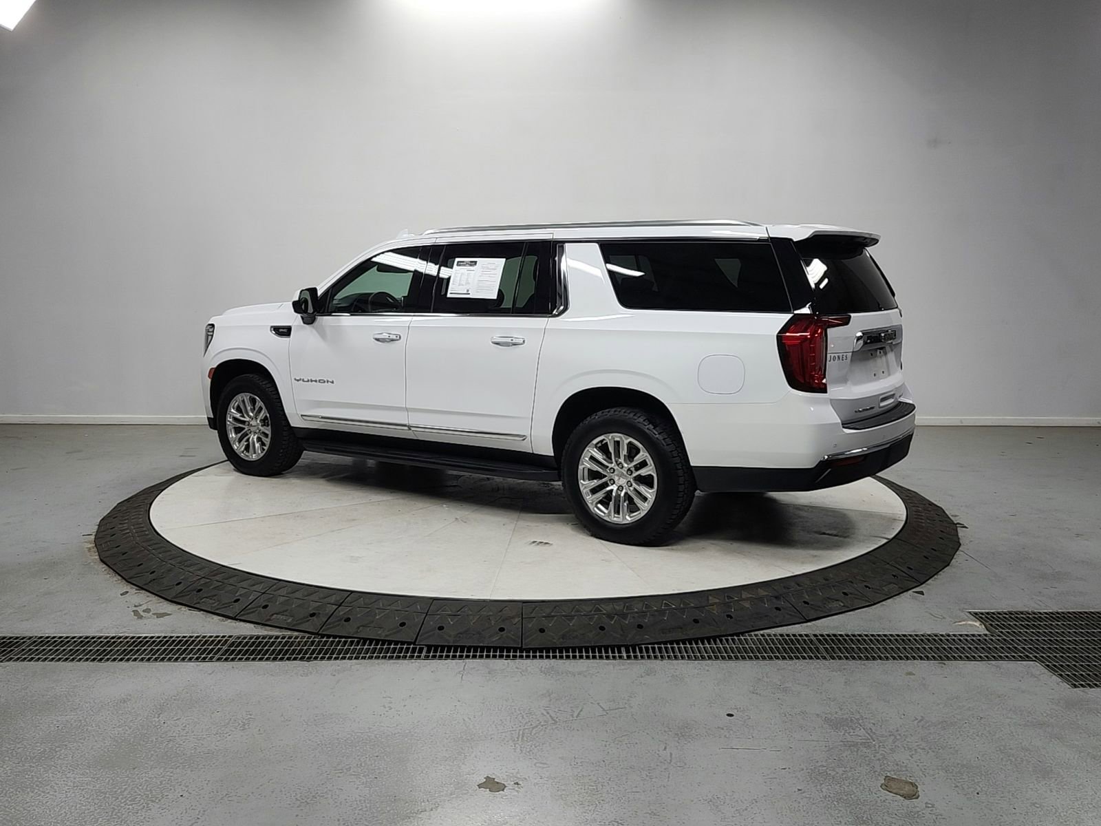 Used 2024 GMC Yukon XL SLT image 5