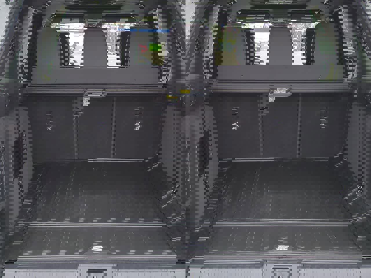 New 2026 Land Rover Discovery Limited Edition image 36