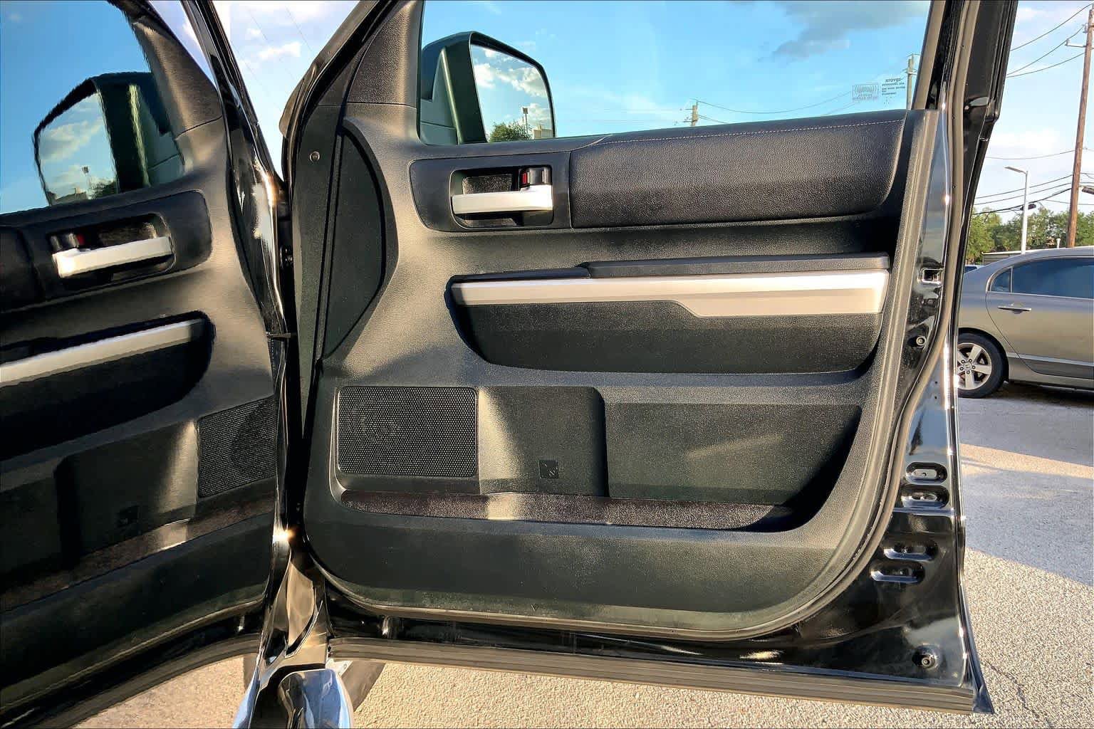 Used 2016 Toyota Tundra SR5 w/ SR5 Upgrade Package AWD/4WD image 22