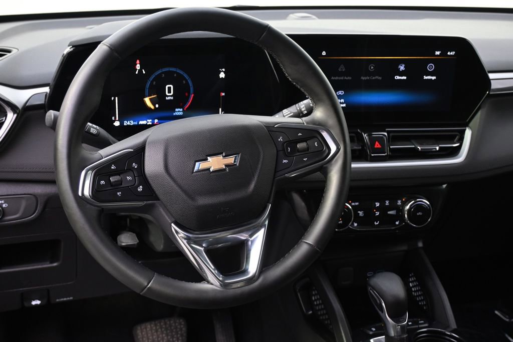 Used 2025 Chevrolet TrailBlazer LT w/ Convenience Package AWD/4WD image 12
