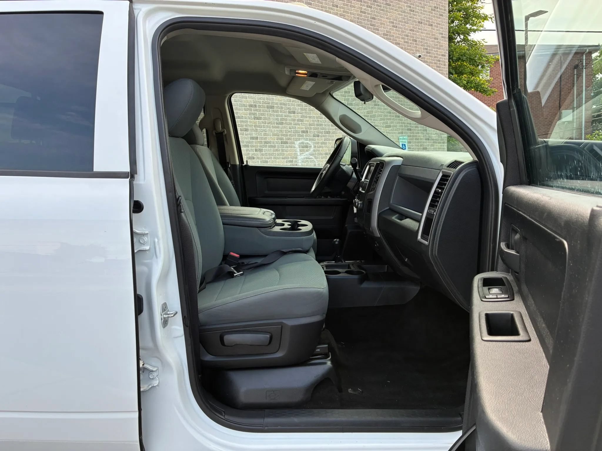 Used 2015 RAM 2500 Tradesman w/ Chrome Appearance Group AWD/4WD image 8