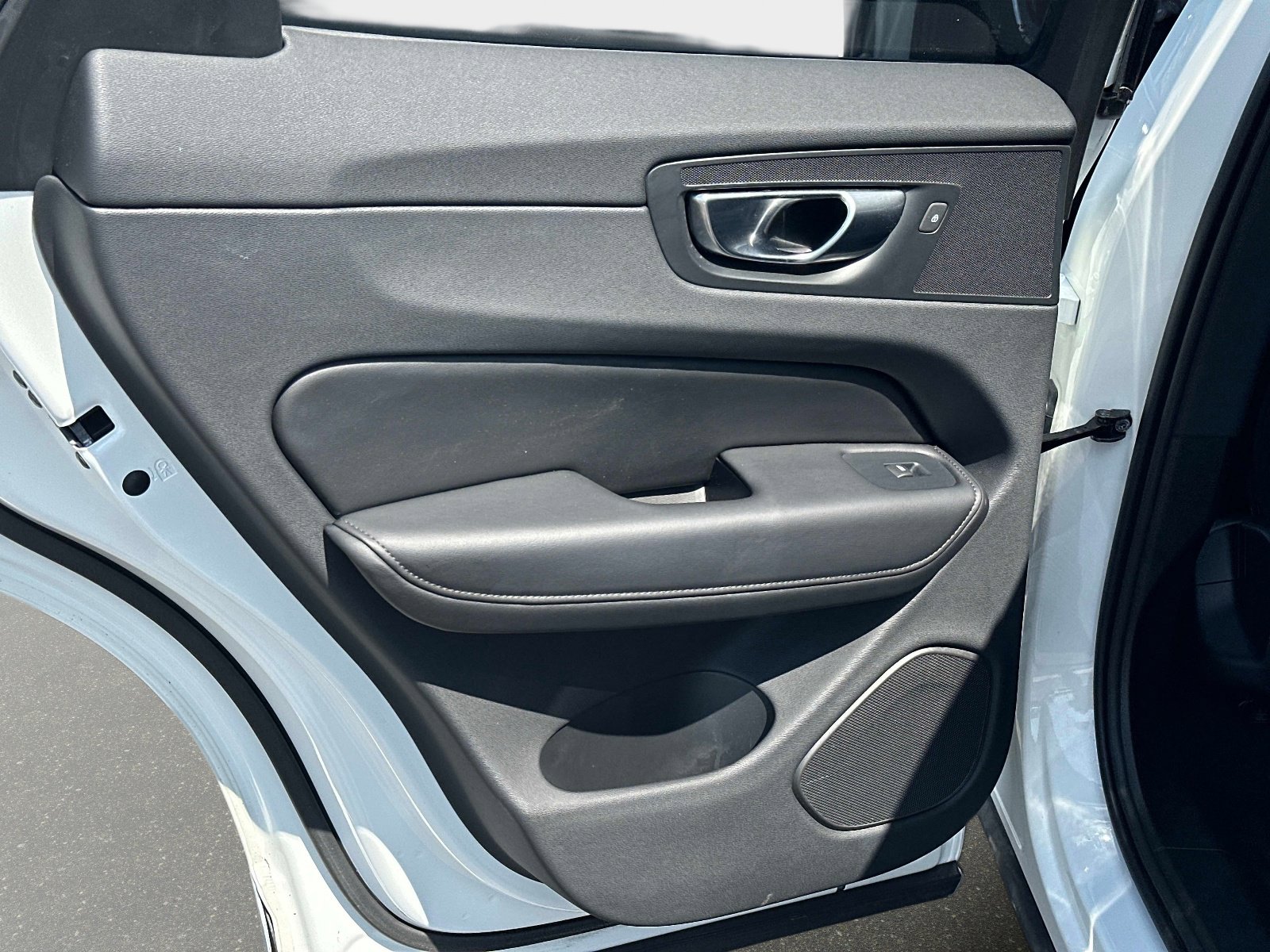 Certified 2025 Volvo XC60 B5 Plus image 12